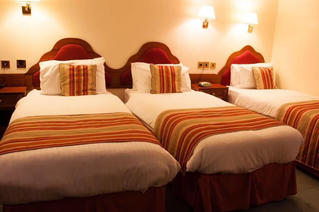 Clan Macduff Hotel Fort William Buitenkant foto